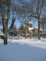 Grevesmhlen; Blick von der verschneiten Brgerwiese zur St.-Nicolai Kirche und dem Vereinshaus, 30.01.2010  