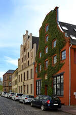 Historische Stadthuser in der Wismarer Altstadt.