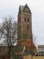 Wismar; St.-Marien-Kirchturm von der Papenstrae aus gesehen, 07.03.2010