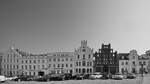 Die teilweise aus alte Schwedenhusern bestehende Huserfront am Marktplatz von Wismar.