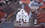 Das Rathaus in Wolgast von der Sankt-Petri-Kirche aus gesehen.