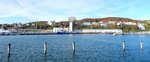 Der Hafen von Sassnitz, links im Hintergrund: die Riesenhngebrcke, in der Mitte: Rgenhotel und rechts: klassische alte Seebderarchitektonische Huser von Sassnitz.