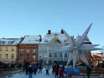 Eislaufspa auf dem Alten Markt in Stralsund.
