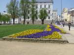 Schwerin [MV]; Blumenarrangement am Platz der guten Hoffnung, Schwerin 23.04.2011