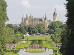 Das Schloss mit Schlossplatz am 02.