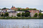 Blick auf Burgsee und die Graf-Schack-Allee in Schwerin.