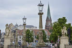 Schwerin - Schlossbrcke und Dom von der Schlossinsel aus gesehen.