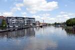 EMDEN, 21.06.2022, Blick von der Eisenbahn-Klappbrcke auf den Alten Binnenhafen