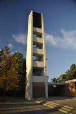 Glockenturm einer Kirche, in Lehrte vom 09.10.2010.