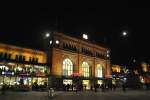 Der Hauptbahhof von Hannover, bei Nacht.