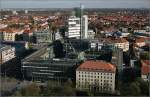 Blick vom Rathausturm auf das Hochhaus der Nord LB.