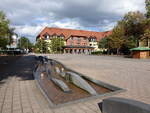 Brunnen und Geb�ude am Herzog Agnes Platz von Nienhagen (15.09.2025)
