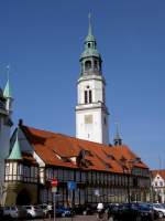 Celle, Stadtkirche, dreischiffige Hallenkirche, davor die Alte Apotheke (07.05.2011)