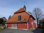 Buntenbock, evangelische Dorfkirche, Kirche mit Krppelwalmdach und verschiefertem Dachreiter, erbaut 1708 (19.03.2024)