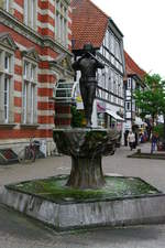 Hameln, Rattenfngerbrunnenvon 1998 am Rathausplatz (11.05.2011)