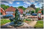 Bispingen in der Lneburger Heide, passend zum Umfeld eine hbsche Statue im Zentrum der Kleinstadt.