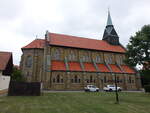Sch�ningen, Pfarrkirche Maria Hilfe der Christen, erbaut von 1907 bis 1908 durch den Architekten Maximilian Jagielski (16.08.2025)