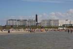 Sky Line von Borkum mit dem alles berragenden alten Leuchtturm  vom Wasser aus gesehen  am 20.08.2012.