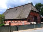 Eines der wenigen nahezu unvernderten alten Bauernhuser; Bardowick, 24.08.2010  