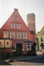 Lneburg, Blick zum Wasserturm, Frhjahr 2003, digitalisiertes Analogfoto