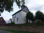 Ackenhausen, Kapelle am Kirchring, verputzter Bruchsteinbau von 1703 (29.09.2023)