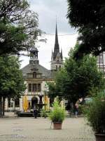 Peine, historischer Marktplatz m.altem Rathaus, im Hintergrund die Jacobikirche