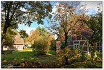 Herbst im Freilichtmuseum in Sittensen direkt an der Oste, im Hintergrund das Heimathaus.