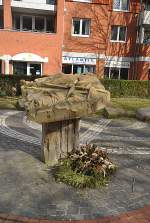 Eine Steinplatte als Gedenkstein in 31515 Wunstdorf.