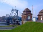 Die Kaiser-Wilhelm-Brcke in Wilhelmshaven am 16.04.2006