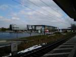 Blick auf die Autostadt vom Hauptbahnhof Wolfsburg.(2.4.2013)