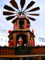 Die Weihnachtspyramide auf dem Doktor-Ruer-Platz in Bochum am 14.