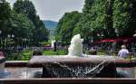 Blick von der Uni ber den Brunnen Richtung Kaiserplatz bis zum Poppeldorfer Schlo im Hintergrund.