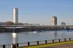 Bonn - Telekom-Tower und  Langer Eugen , im Vordergrund die Konrad-Adenauer-Brcke - 16.01.2012