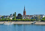 Rheinufer Bonn-Beuel mit der St.