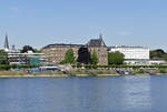 Collegium Albertinum mit Kirche und rechts daneben (weies Gebude) Hotel Knigshof am Rheinufer in Bonn - 23.07.2019