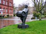 Ein Bierkutscherdenkmal vor dem alten Rathaus in Dortmund.