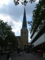 Blick auf den Turm der Petrikiche von der Katharinenstrasse