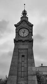 Diese historische Pegeluhr wurde 1902 errichtet und steht am rechten Rheinufer in der D�sseldorfer Innenstadt.