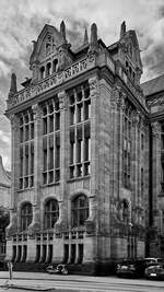 Hier zu sehen der linke Seitenfl�gel des von 1906 bis 1908 errichteten Stahlhofes in D�sseldorf.