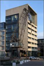 Ein Gebude des bekannten britischen Architekten David Chipperfield im Dsseldorfer Medienhafen.