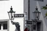 Straenschild und alte Straenbeleuchtung an der Ritterstrae in Dsseldorf.