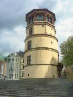Dsseldorf am Rhein, Turm an der Rheinpromenade, Frhjahr 2003