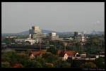 Duisburg - Blick ber Wanheimerort, den alten Gterbahnhof und den Hauptbahnhof auf das Brohaus Silberpalais (ehemals Silberburg bzw.