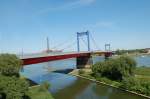 Die Friedrich-Ebert-Brcke, die in Duisburg den Rhein berspannt