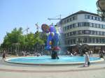 Springbrunnen mitten in der Fussgngerzone in Duisburg.