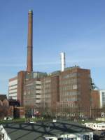 Das alte Kraftwerk im Duisburger Stadtteil Ruhrort, das neben dem heutigen Deutschen Binnenschifffahrtsmuseum (links unten) steht...