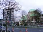 Die alte Synagoge und das neue Rathaus am Porscheplatz in Essen.