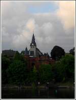 Die alte Tuchmacherei Scheidt und dahinter die Marktkirche von Essen-Kettwig.