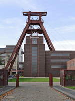Die Zeche Zollverein war das bis 1986 aktives Steinkohlebergwerk in Essen.