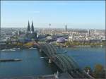 Aussicht vom Kln Triangle Panorama Turm auf die Hohenzollernbrcke, den Hauptbahnhof und den Dom aufgenommen am 08.11.08.